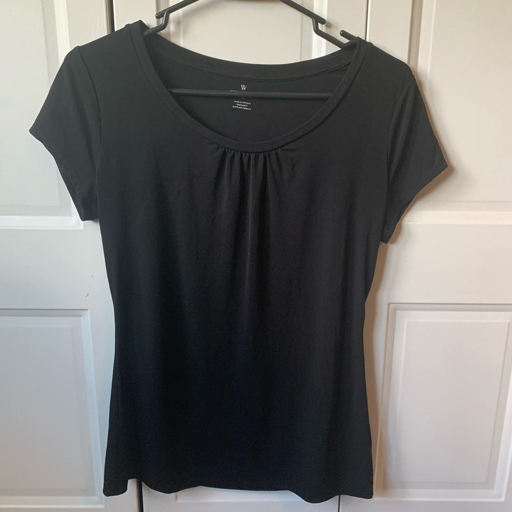 fitted black short-sleeved top